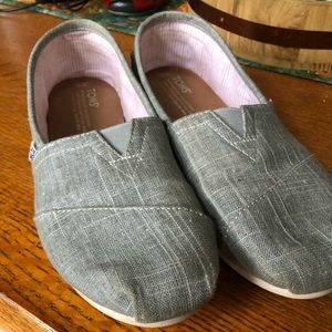 Women’s Size 9 Toms Classic slip-on Canvas
